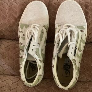 Men’s Vans Canvas Camo with Suede Size 12